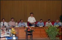 Nhiệm vụ hàng đầu - Ưu tiên kiềm chế lạm phát 