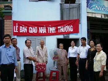 Quận 10 làm tốt công tác chăm lo cho diện chính sách và dân nghèo 