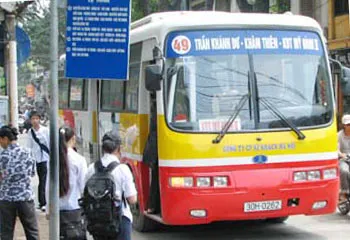 Đi xe buýt: Còn đó những nỗi phiền lòng! 