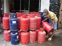 Giá gas tháng 10 giảm nhẹ 3.000 đ/bình 12kg. 