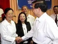 Chủ tịch nước Nguyễn Minh Triết tiếp xúc cử tri quận 1 và 2