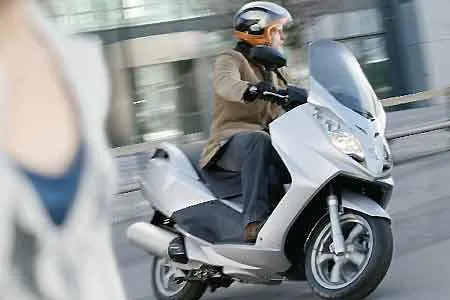 Chạy xe máy vì hoạt động từ thiện 