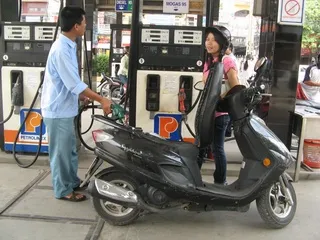 Bình luận: Tuy giảm nhưng hàng hóa vẫn chưa trở về giá trị thực
