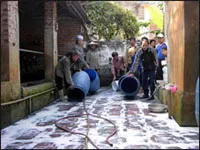 Bình luận: Người nông dân lại khổ …