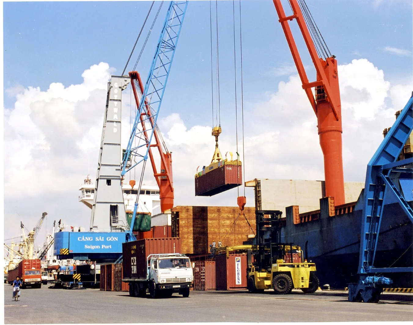 Tổng công ty Hàng hải VN phấn đấu tăng trưởng kinh tế năm 2009 cao hơn 10 đến 20% so với năm trước 