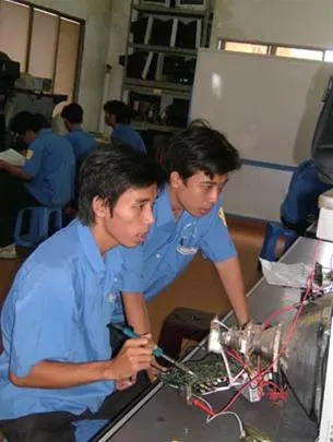 Cấp học bổng cho học sinh trường nghề đạt loại khá trở lên 