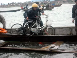 Kiên quyết bắt người đi đò phải mặc áo phao