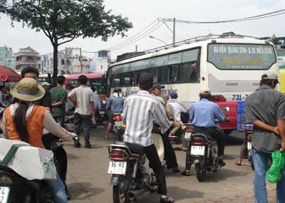 Vấn đề hôm nay: Cần sớm lập lại trật tự - văn minh khu vực Bến xe miền Đông