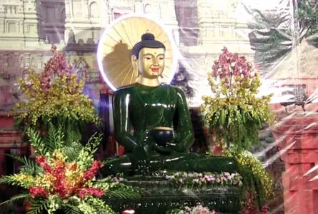 TPHCM cung nghinh tôn tượng Phật ngọc 