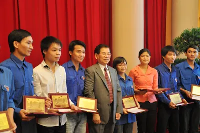 Chủ tịch nước Nguyễn Minh Triết tiếp đoàn học sinh được nhận Giải thưởng Trần Văn Ơn 