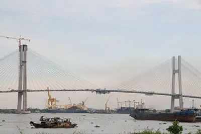 Hợp long cầu dây văng Phú Mỹ