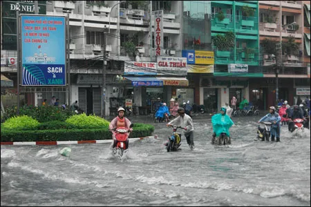 Vấn đề hôm nay: Góp phần khắc phục ngập lụt xảy ra ở TPHCM 