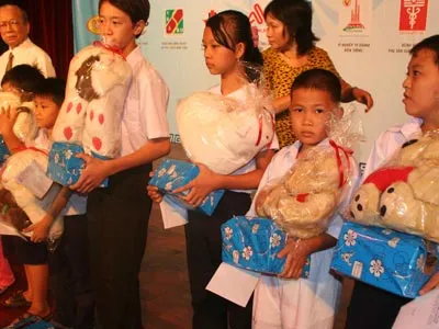 Trao học bổng Tiếp sức đến trường 