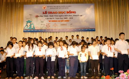 Hội Bảo trợ Bệnh nhân nghèo TP trao học bổng Vì tương lai đất nước - lần 9 