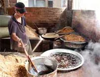 Vấn đề hôm nay: Thực phẩm thiếu vệ sinh - Bao giờ hết tràn lan?