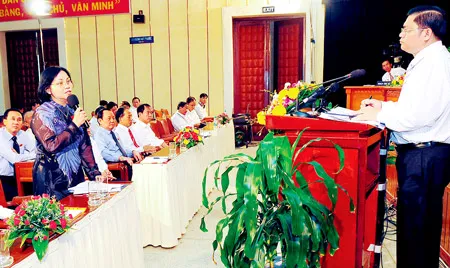 Giám đốc Sở Kế hoạch - Đầu tư và Sở Giáo dục - Đào tạo trả lời chất vấn 