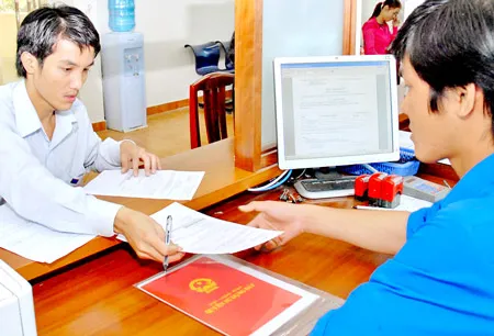 TPHCM: Ngày đầu thực hiện Nghị Định 88/NĐ-CP của Chính Phủ về cấp một giấy nhà đất 
