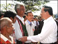 Tổng Bí thư Nông Đức Mạnh thăm và làm việc với Đảng bộ và đồng bào các dân tộc tỉnh Đắc Nông 