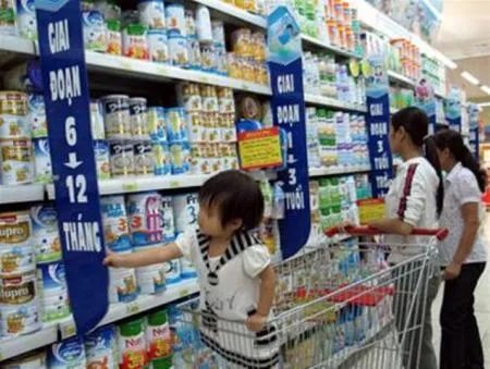 Bình luận: Nóng ruột với giá sữa Việt Nam