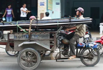 Cấm xe 3, 4 bánh tự chế: Không chỉ là hỗ trợ tiền
