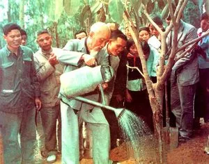 Mùa xuân nói chuyện ”trồng người”