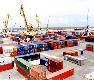 Bình luận: Hạn chế nhập siêu, góp phần ổn định kinh tế vĩ mô