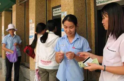 “Rất khó sáp nhập lương tối thiểu vào năm 2012”