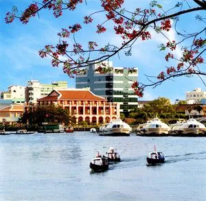 Thành phố Hồ Chí Minh - 35 năm giữ vững vị trí đầu tàu kinh tế