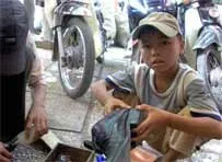 Tuổi thơ và những góc tối hè phố - Phần 1: Chênh vênh những bước chân gầy