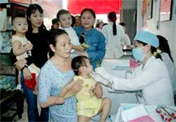 Đưa trẻ đi uống vitamin A trong 2 ngày 1 - 2/6