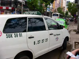 Vấn đề hôm nay: Đã đến lúc phải chấn chỉnh hoạt động taxi tại TP