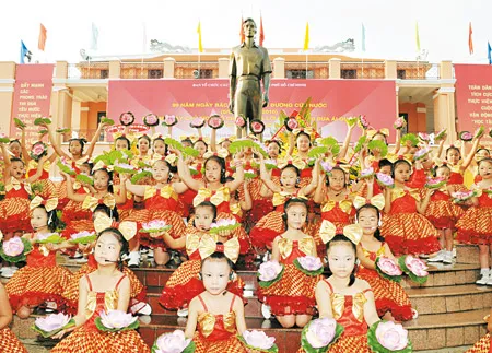 Lễ mít tinh kỉ niệm 99 năm Ngày Bác Hồ ra đi tìm đường cứu nước và 62 năm Ngày Bác Hồ ra lời kêu gọi Thi đua ái quốc
