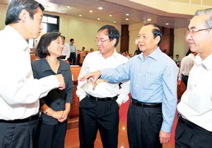 Thành ủy tổ chức hội nghị lần thứ 22 bàn về tình hình phát triển kinh tế-xã hội thành phố 6 tháng đầu năm 2010