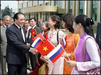 Tổng Bí thư Nông Đức Mạnh đến CH Liên bang Nga