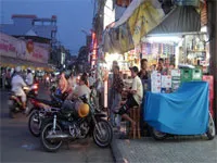 Tham vấn về thu phí sử dụng tạm thời một phần lòng đường, vỉa hè trên địa bàn TP
