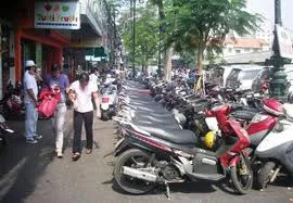 Thu phí sử dụng tạm thời một phần lòng đường vỉa hè tạo sự tiện ích cho người dân