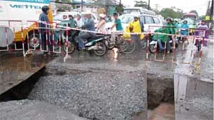 TPHCM: Mưa lớn, gây ngập nặng