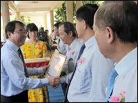 Họp mặt kiều bào kỷ niệm 65 năm cách mạng tháng 8 và Quốc khánh 2/9