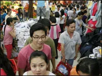 Mua sắm lễ 2-9: nhiều nơi quá tải