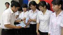 Trung tâm tình nguyện Quốc tế Nhật Bản NIIGATA trao học bổng cho học sinh nghèo Tp HCM