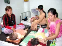 TP.HCM: Bệnh viện nhi khủng khoảng do bệnh theo mùa tăng cao!