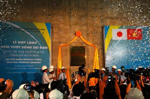 Hợp long hầm Thủ Thiêm 