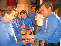 Lễ kỷ niệm 28 năm ngày truyền thống thanh niên công nhân: 14 công nhân nhận giải thưởng Nguyễn Văn Trỗi lần 3 năm 2010