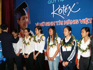 “Quỹ học bổng Kotex - Vì nữ sinh tài năng Việt Nam” trao tặng cho 301 nữ sinh tại 20 tỉnh thành trên cả nước