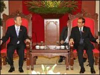 Hoạt động của Tổng Thư ký Liên hợp quốc Ban Ki-moon tại Việt Nam - Tổng Bí thư Nông Đức Mạnh tiếp thân mật Tổng thư ký Liên Hợp Quốc Ban Ki-moon