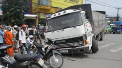 Cần tìm ra nguyên nhân và khắc phục các vụ sụp lún mặt đường