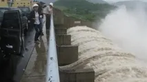 Đỉnh lũ trên các sông, hồ chứa lớn ở Khánh Hoà , Phú Yên và Bình Định vẫn tiếp tục lên cao