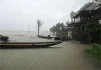 Các tỉnh Nam miền Trung và Tây Nguyên khẩn trương bổ sung vật tư, phương tiện đối phó với mưa lũ lớn