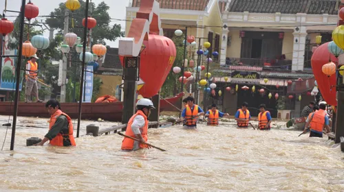 Miền Trung tiếp tục bị thiệt hại nặng trong lũ