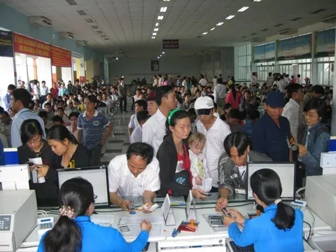 Vé tàu Tết vẫn còn là nỗi lo của mọi người